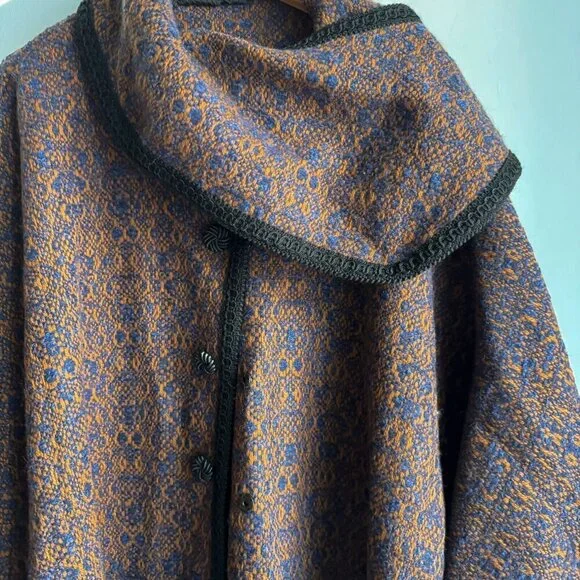 Vintage wool Borw Blue Woven Button Closure Neck Detail Cape OS